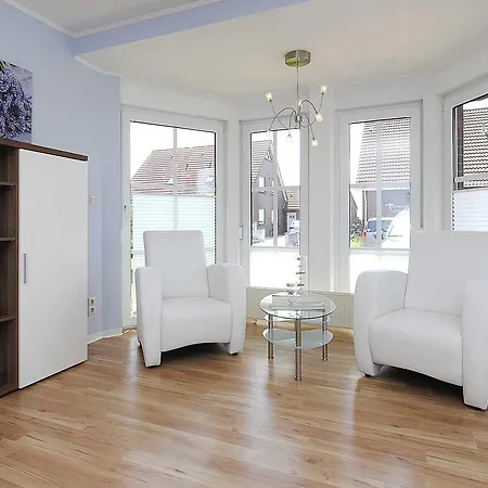 Haus _konteradmiral Eduard Varrent Apartment *