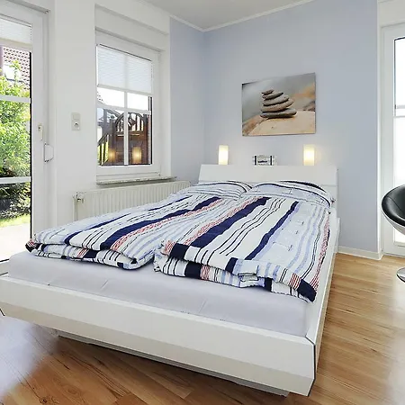 Haus _konteradmiral Eduard Varrent Apartment *