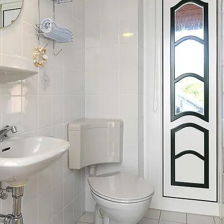 Apartment Haus _konteradmiral Eduard Varrent *