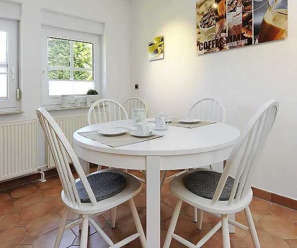 Haus _konteradmiral Eduard Varrent Нойхарлингерзиль